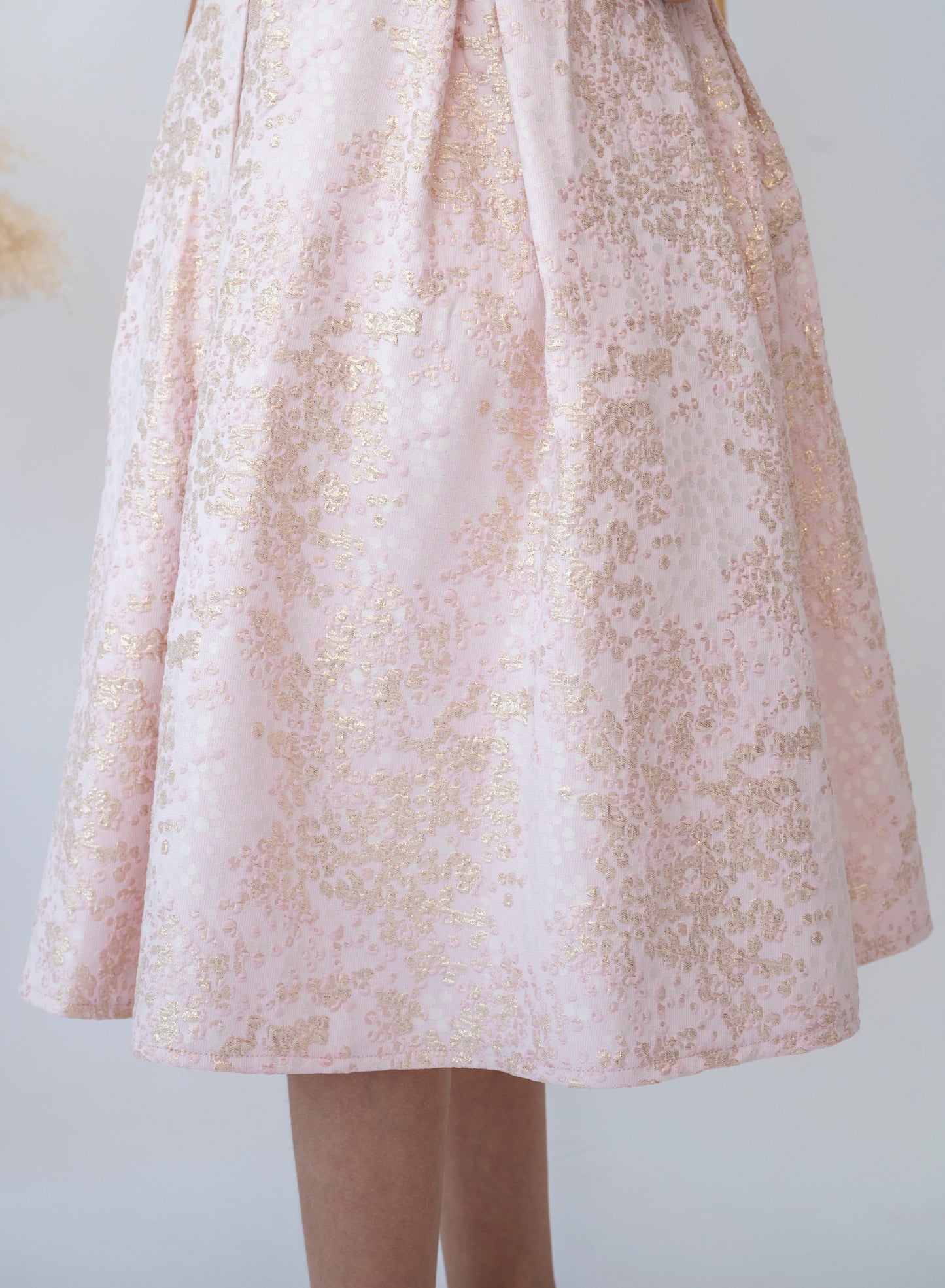 Elegant Kids Pink Jacquard Dress with Puff Sleeves and Gold Details