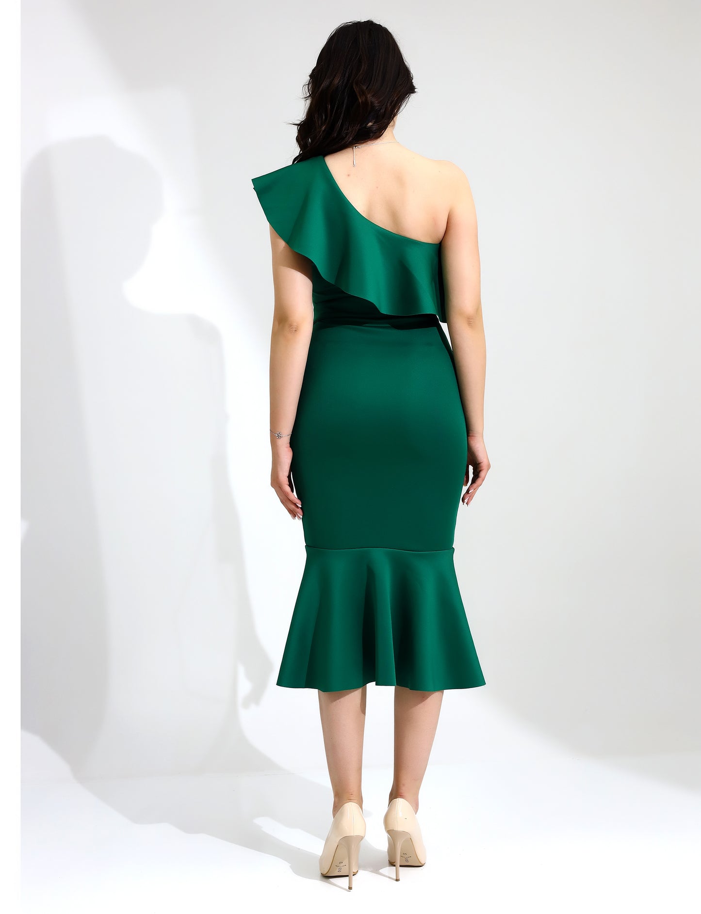 Elegant One-Shoulder Ruffled Midi Dress in Green