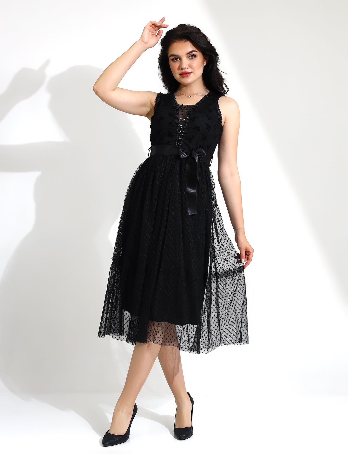 Elegant Sleeveless Black Lace Dress with Satin Bow