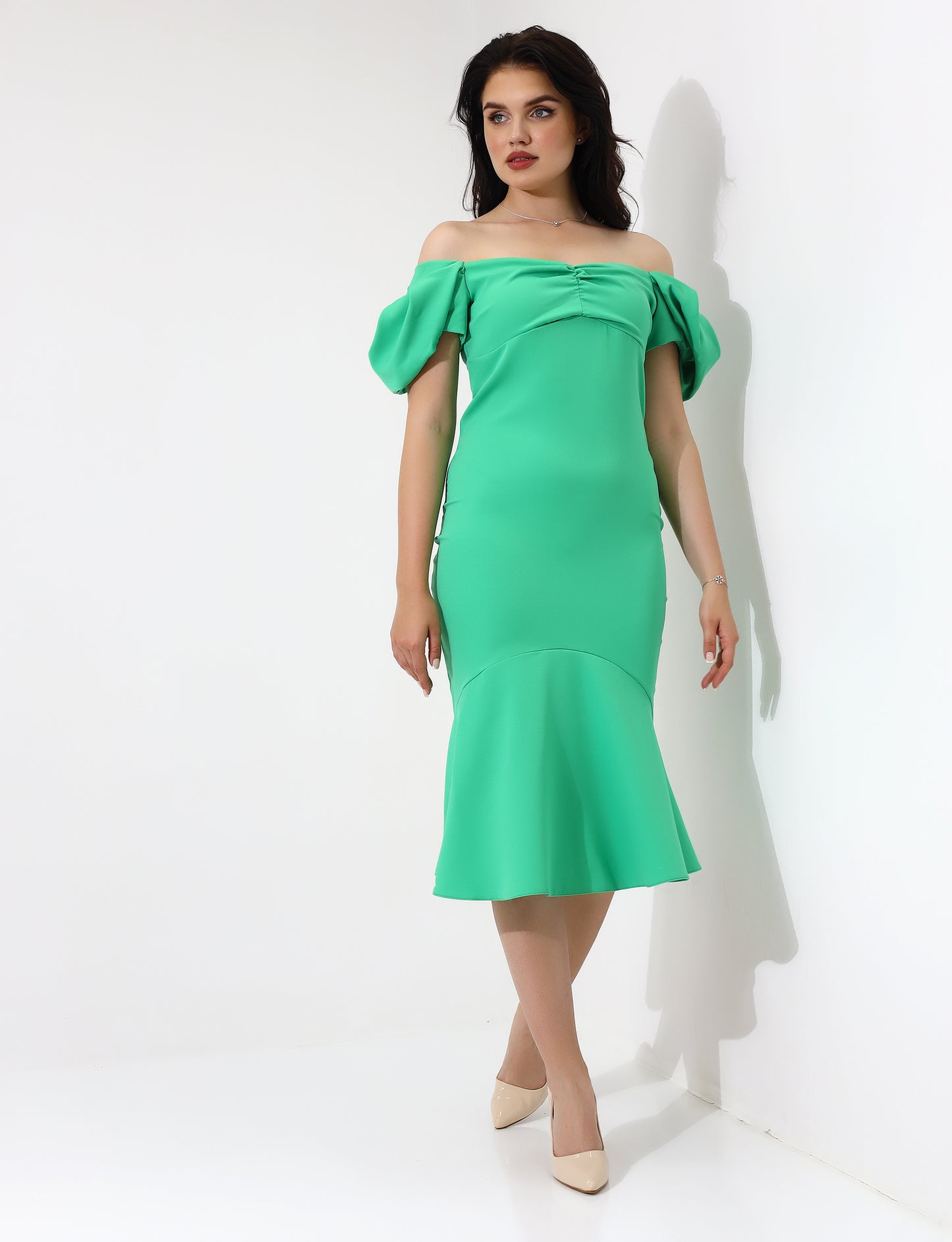 Elegant Off-Shoulder Green Midi Dress