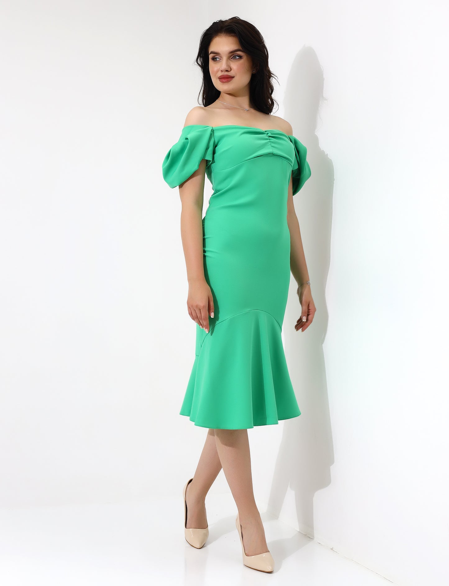 Elegant Off-Shoulder Green Midi Dress
